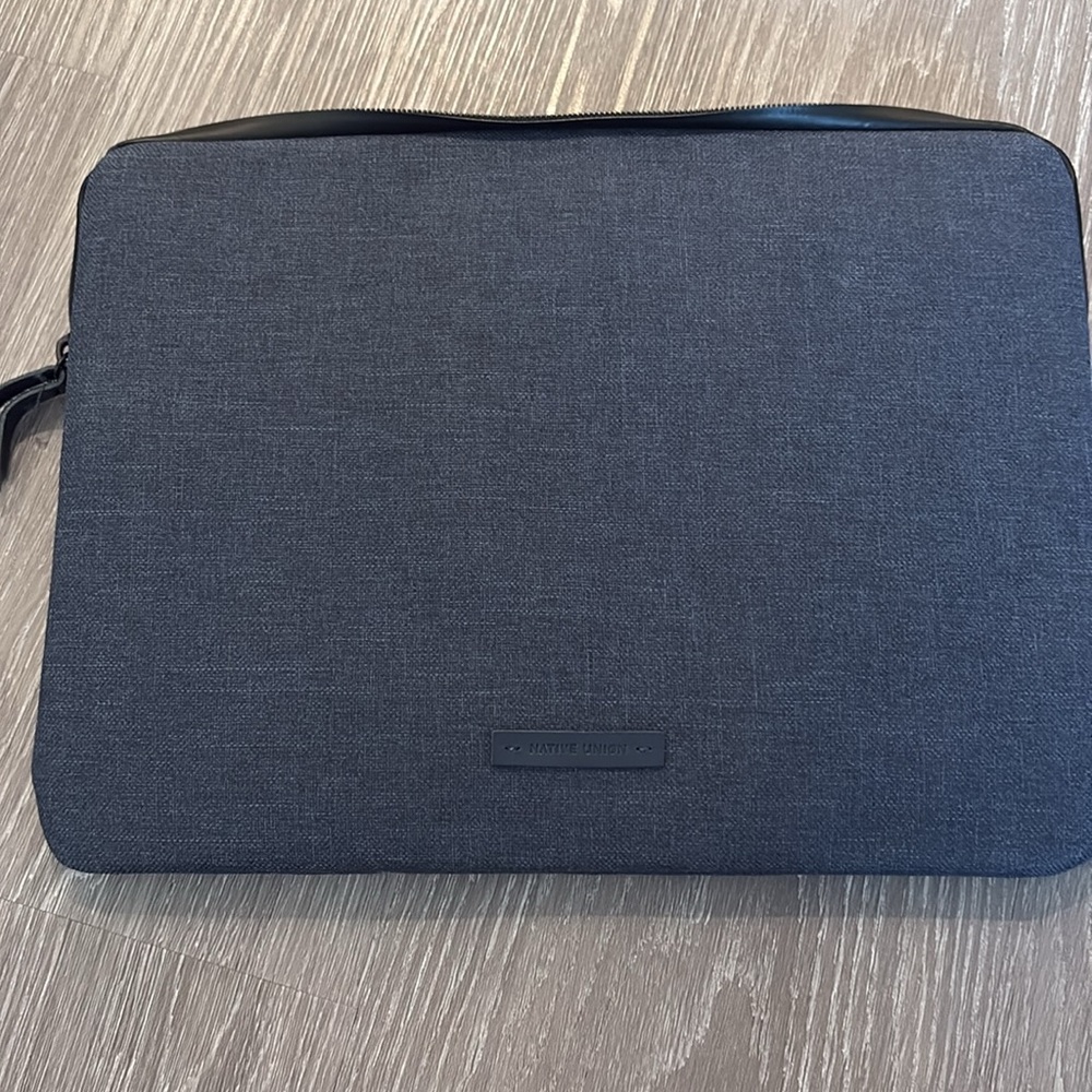 Native Union Laptop Case - Picture 2 of 4